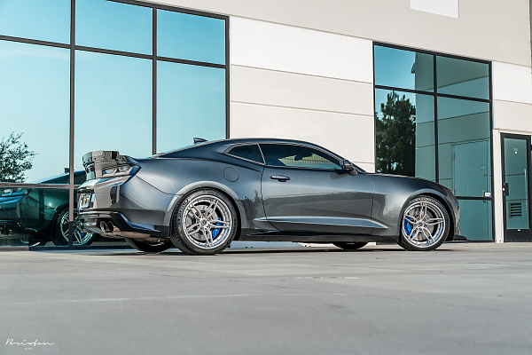 Фото дисков Brixton Forged PF2 Глянцевый тонированный лак на Chevrolet Camaro VI