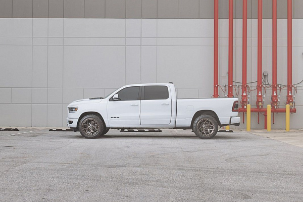 Фото дисков 4PLAY 4P55 Сатиновая темная бронза на Ram 1500 V
