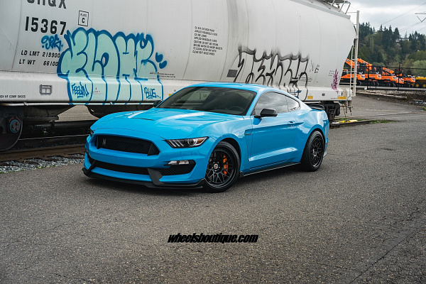 Фото дисков HRE 300 Черный сатин на Ford Mustang VI
