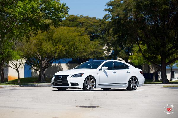 Фото дисков Vossen CG-207 Глянцевый лак на Lexus LS IV