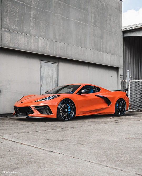 Фото дисков R11-R Черный сатин на Chevrolet Corvette C8