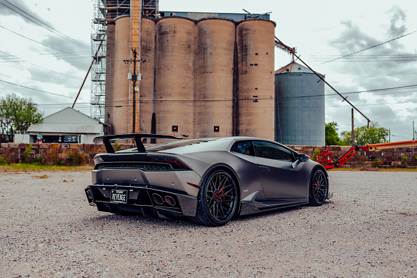 Фото дисков Strasse Wheels SV10M Deep Concave FS Другой цвет на Lamborghini Huracan
