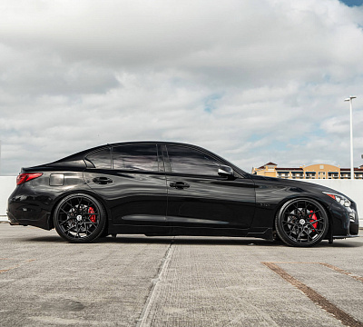 Фото дисков HRE FF10 на Infiniti Q50