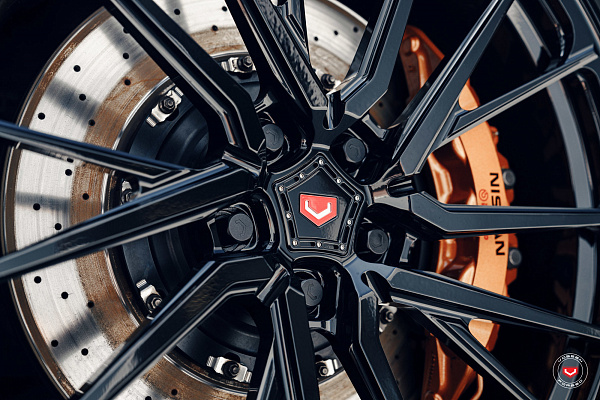 Фото дисков Vossen M-X4T Черный глянец на Nissan GT-R