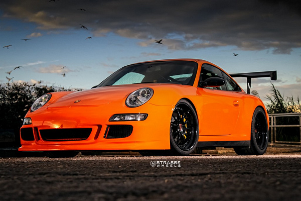 Фото дисков Strasse Wheels R10 Performance Черный глянец на Porsche 911 VI