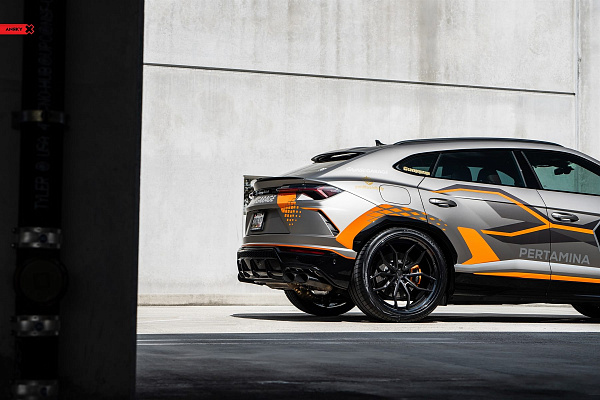 Фото дисков Anrky AN31 Черный глянец на Lamborghini Urus