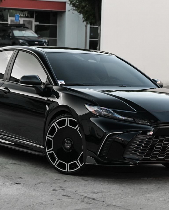 Фото дисков Dicotto Алмазная проточка на Toyota Camry IX (XV80)