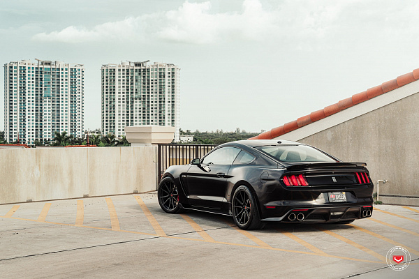 Фото дисков Vossen M-X2 Черный сатин на Ford Mustang VI