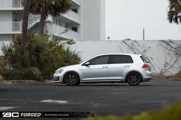 Фото дисков BC Forged HCS21 Глянцевый темный лак на Volkswagen Golf VII