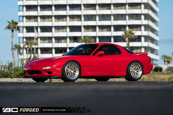 Фото дисков BC Forged LE81 // MLE81 Глянцевая шампань на Mazda RX-7 III