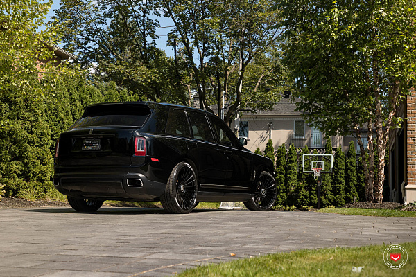 Фото дисков Vossen S17-13 Черный глянец на Rolls-Royce Cullinan