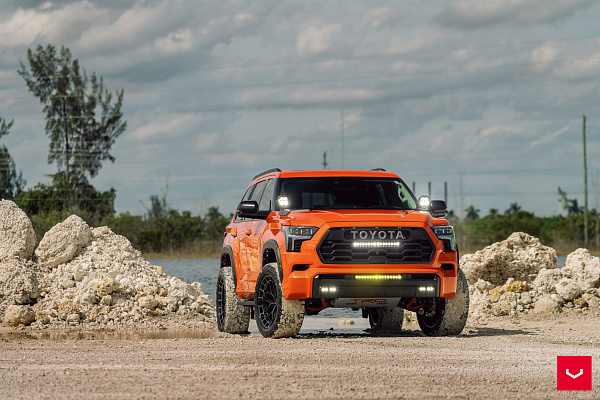 Фото дисков Vossen HFX-1 (6-Lug) Черный глянец на Toyota Sequoia III