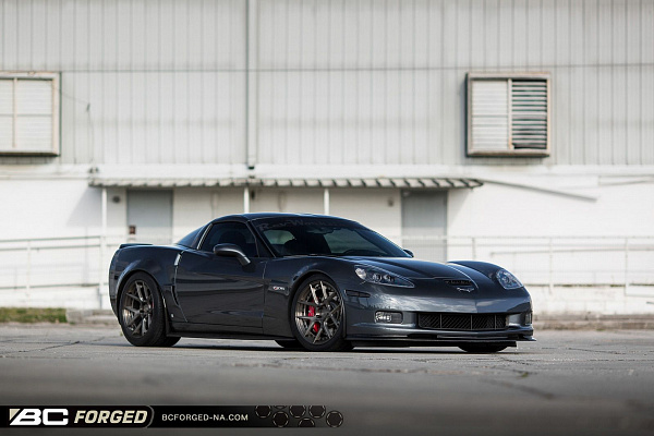 Фото дисков BC Forged HCS02 Глянцевый темный лак на Chevrolet Corvette C6