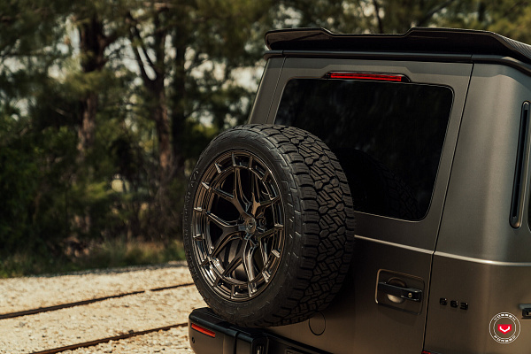 Фото дисков Vossen LC3-01 Глянцевый темный лак на Mercedes-Benz G-Class III