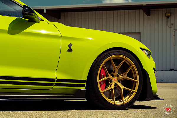 Фото дисков Vossen S21-01 Сатиновое золото на Ford Mustang VI