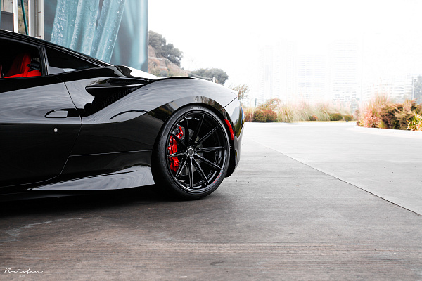 Фото дисков Brixton Forged R11-R Черный глянец на Ferrari F8