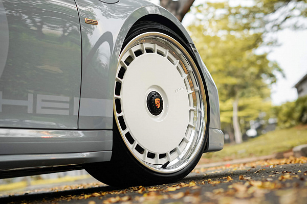 Фото дисков HRE 935 Белый глянец на Porsche 911 VIII