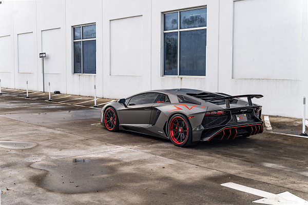 Фото дисков Strasse Wheels SV10-RS Performance Другой цвет на Lamborghini Aventador