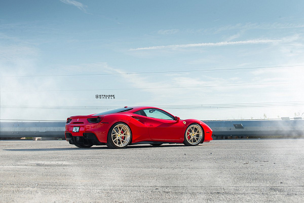 Фото дисков Strasse Wheels SM5RT Deep Concave FS Сатиновая шампань на Ferrari 488