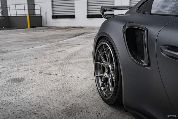 Фото дисков Strasse Wheels SM5R Deep Concave FS Сатиновый тонированный лак на Porsche 911 VII