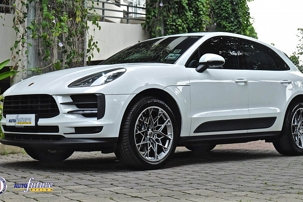Фото дисков HRE FF10 Серебро на Porsche Macan I
