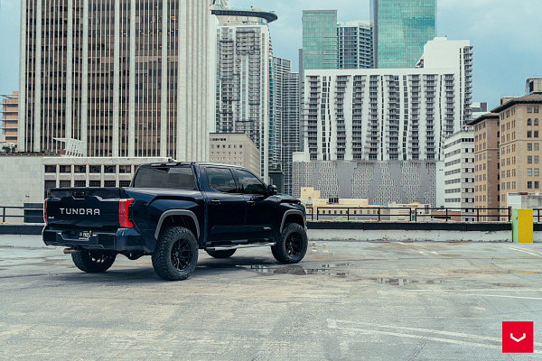 Фото дисков Vossen HF6-4 Черный глянец на Toyota Tundra III