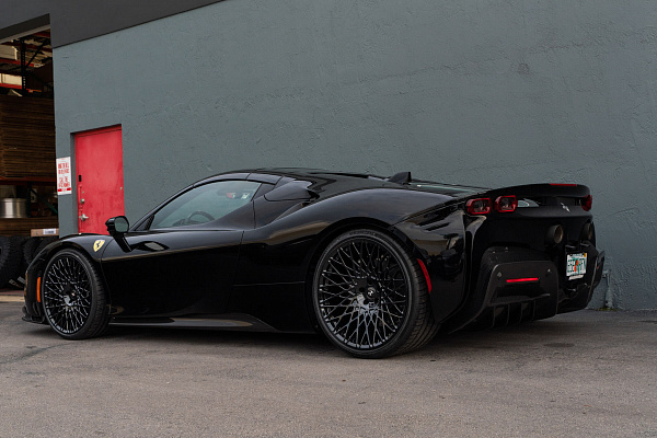 Фото дисков HRE 501M Черный глянец на Ferrari SF90