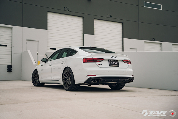 Фото дисков Vossen S17-01 Глянцевый темный лак на Audi A/S/RS 5 (F5)