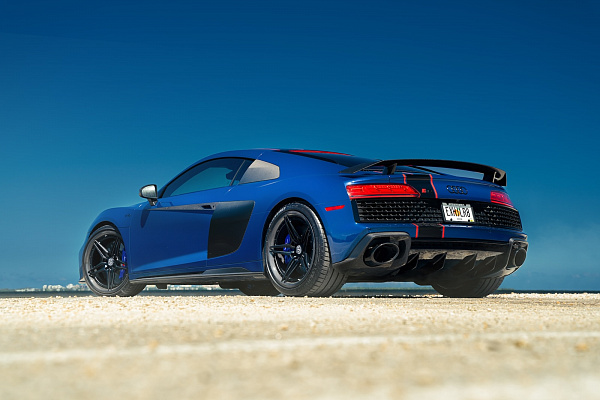 Фото дисков Strasse Wheels SV2 Deep Concave FS Черный сатин на Audi R8 (4S)