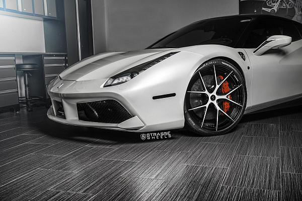 Фото дисков Strasse Wheels SM5R Deep Concave Monoblock Другой цвет на Ferrari 488