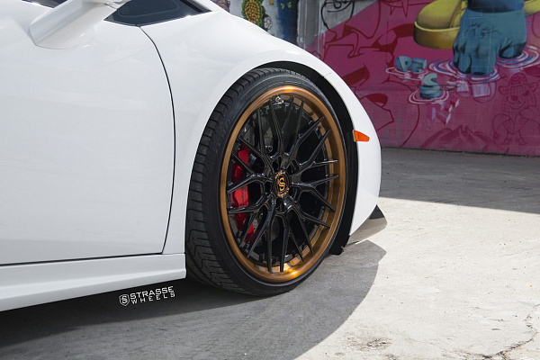 Фото дисков Strasse Wheels SV10M Deep Concave FS Другой цвет на Lamborghini Huracan