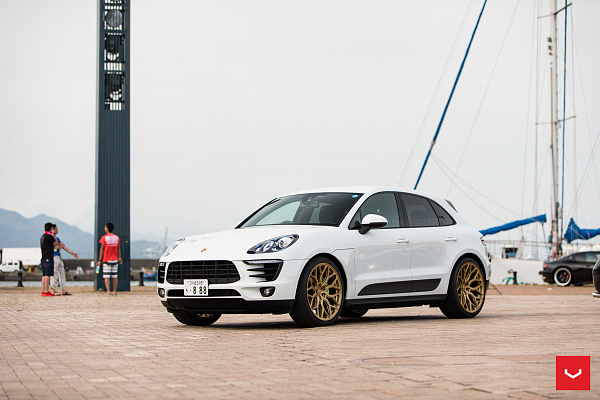 Фото дисков Vossen HF-2 Сатиновое золото на Porsche Macan I
