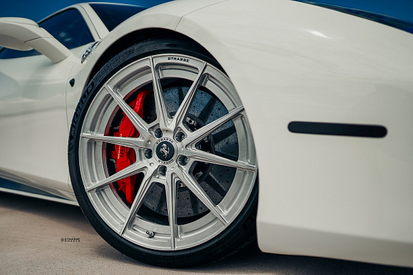 Фото дисков Strasse Wheels SV10 Deep Concave Duoblock Глянцевый лак на Ferrari 488