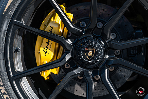 Фото дисков Vossen M-X2 Черный сатин на Lamborghini Huracan
