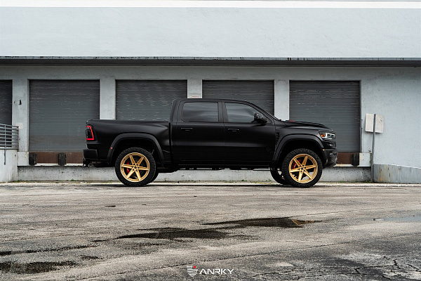 Фото дисков Anrky AN36-S Сатиновое золото на Ram 1500 V