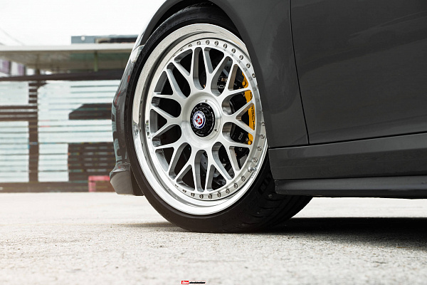 Фото дисков HRE 300 Глянцевый лак на Porsche 911 VII
