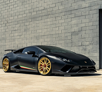 Фото дисков Strasse Wheels SV12 Deep Concave Duoblock на Lamborghini Huracan