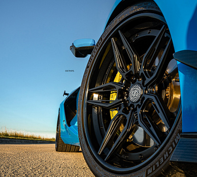 Фото дисков Strasse Wheels SV4-RS Deep Concave FS на Chevrolet Corvette C8