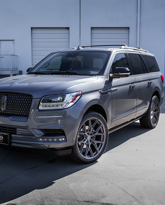 Фото дисков HF6-4 Сатиновый графит на Lincoln Navigator IV