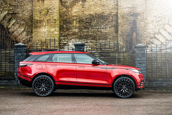 Фото дисков Kahn RS-2 Черный глянец на Land Rover Range Rover Velar
