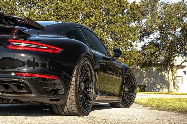 Фото дисков Strasse Wheels SV10M-RS Deep Concave FS Другой цвет на Porsche 911 VII