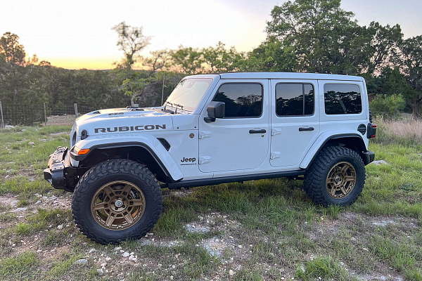 Фото дисков HRE FT1 Сатиновое темное золото на Jeep Wrangler IV (JL)