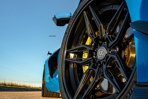 Фото дисков Strasse Wheels SV4-RS Deep Concave FS Черный сатин на Chevrolet Corvette C8