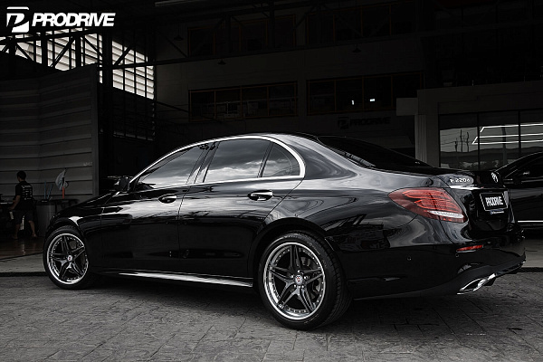 Фото дисков HRE S107 Глянцевый графит на Mercedes-Benz E-Class (W213, S213, C238)