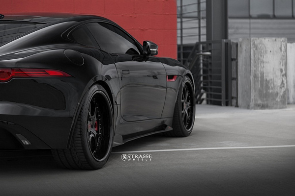Фото дисков Strasse Wheels SM5R Signature Черный глянец на Jaguar F-Type