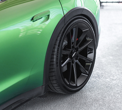 Фото дисков Rotiform BTL на Porsche Taycan I