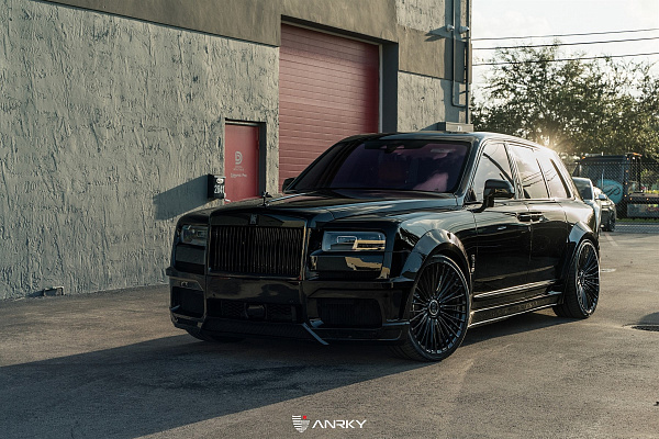 Фото дисков Anrky RF-230 Черный глянец на Rolls-Royce Cullinan