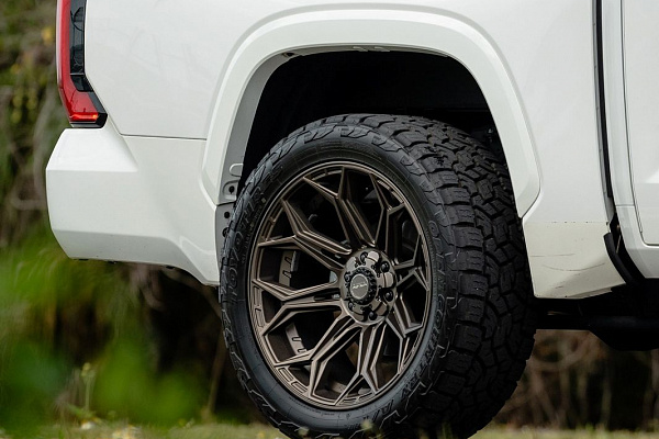 Фото дисков 4PLAY 4P83 Сатиновая бронза на Toyota Tundra III