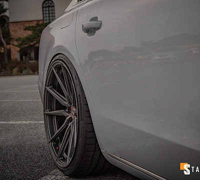 Фото дисков Vossen HF-3 на Audi A/S 8 (D4)