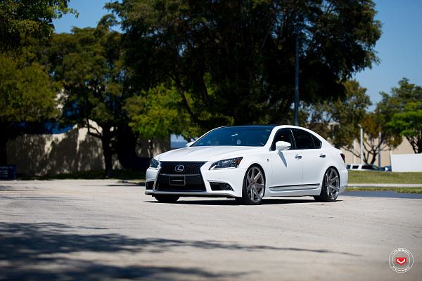 Фото дисков Vossen CG-207 Глянцевый лак на Lexus LS IV